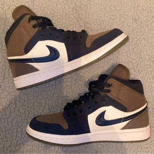 Jordan 1 mids